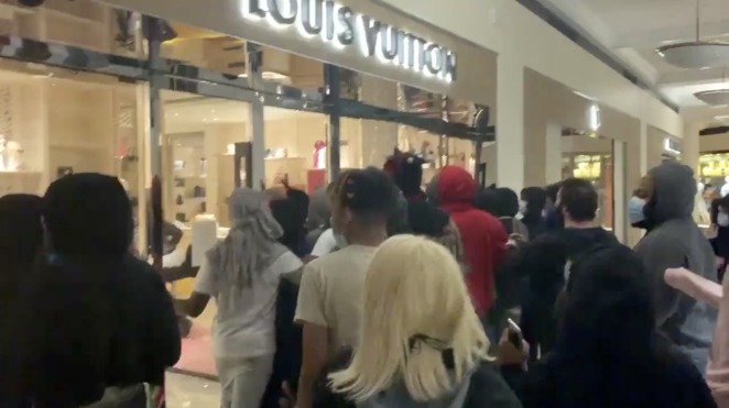 Louis Vuitton & Apple Store Looted During George Floyd Protest In Portland, Oregon ...