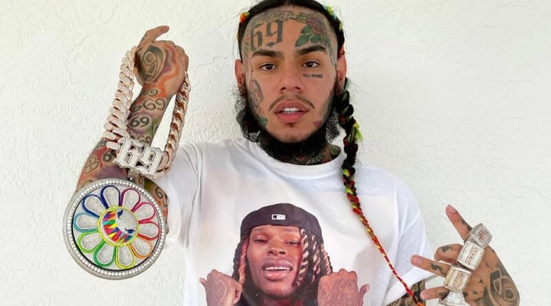 6ix9ine Puts His Enemy, The Late King Von, On A Shirt