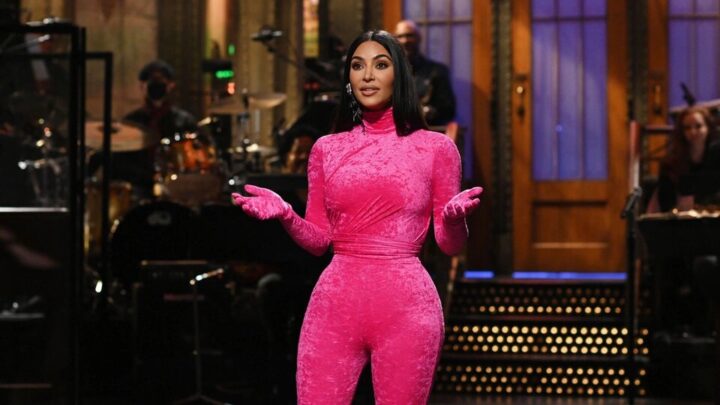 Kim Kardashian Roasts Kanye West During 'Saturday Night Live' Monologue